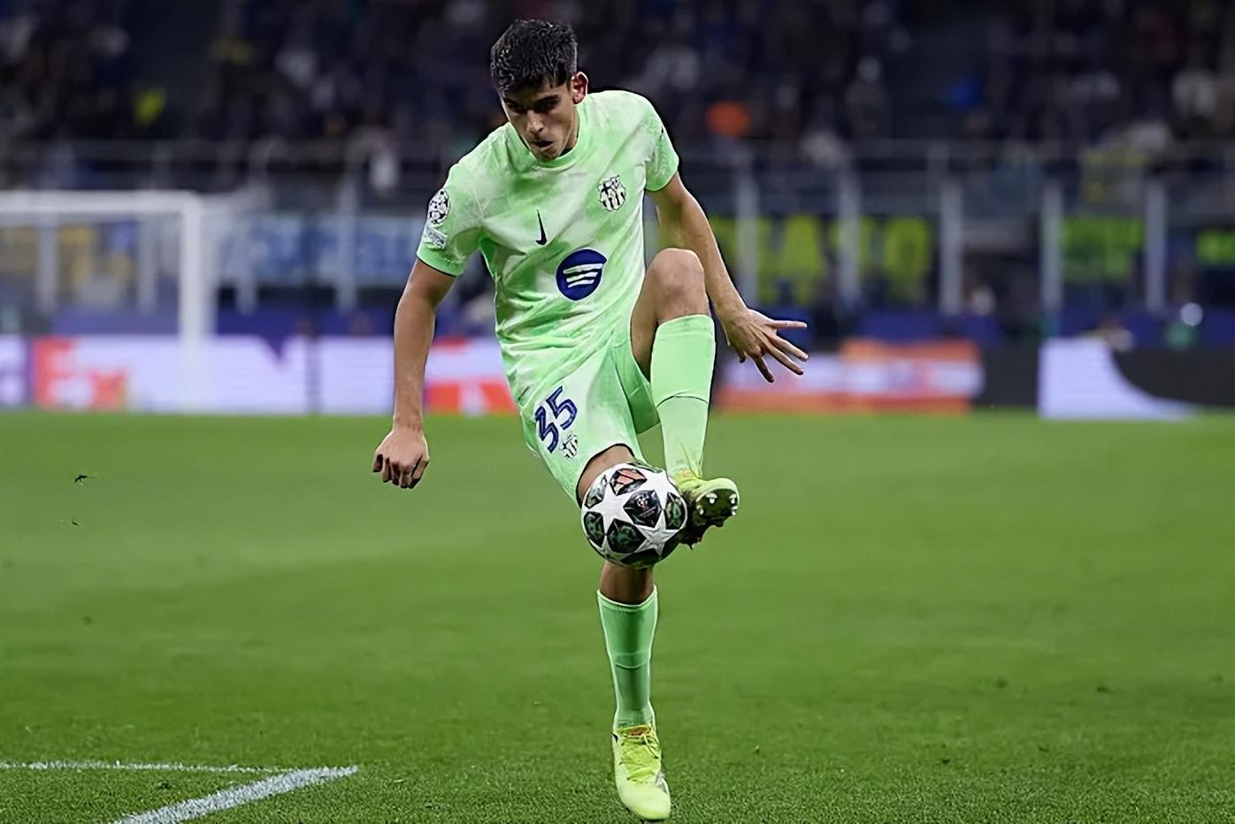 马丁正式进入巴萨一线队,注册手续已完成,改穿阿尔巴18号球衣