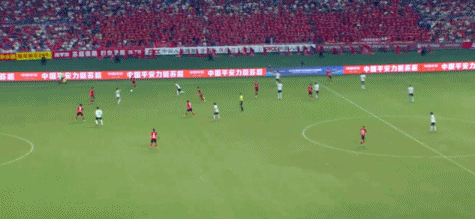 半场：南通队1-0苏州队，纪振勇低级失误，郭凯楠笑纳大礼