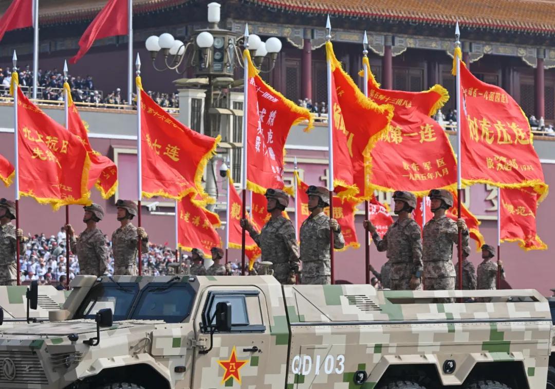 阅兵出现重大失误?导弹挂反、字打错,央视曝真相,涉及82名英烈