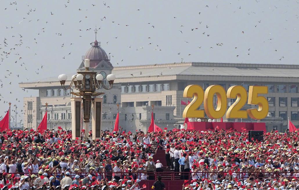 阅兵出现重大失误?导弹挂反、字打错,央视曝真相,涉及82名英烈