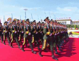 阅兵出现重大失误?导弹挂反、字打错,央视曝真相,涉及82名英烈